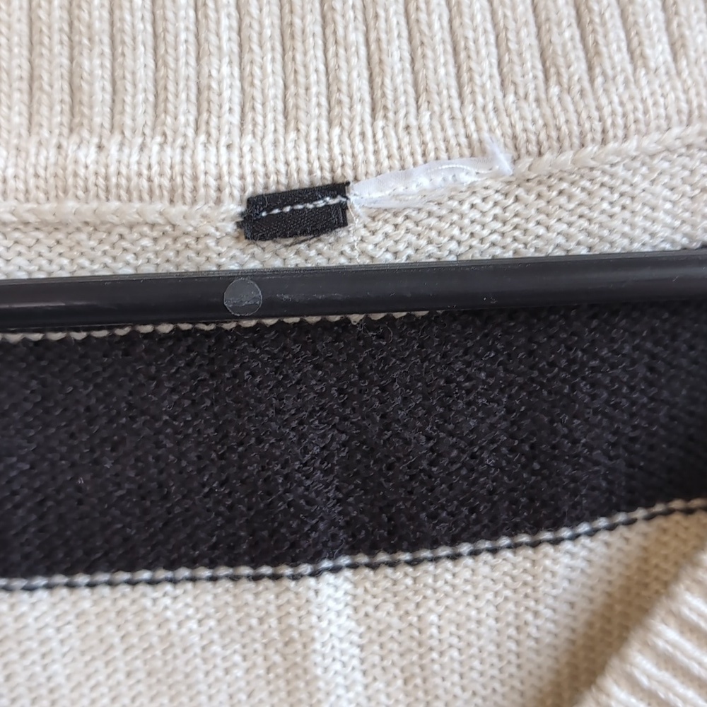 H&M Black White Striped Sleeveless V neck Cropped Sweater Size Medium - Picture 2 of 5